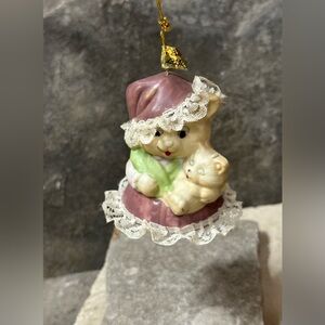 Charming Vintage Mama Cat and Kitten Ornament with Lace Trim